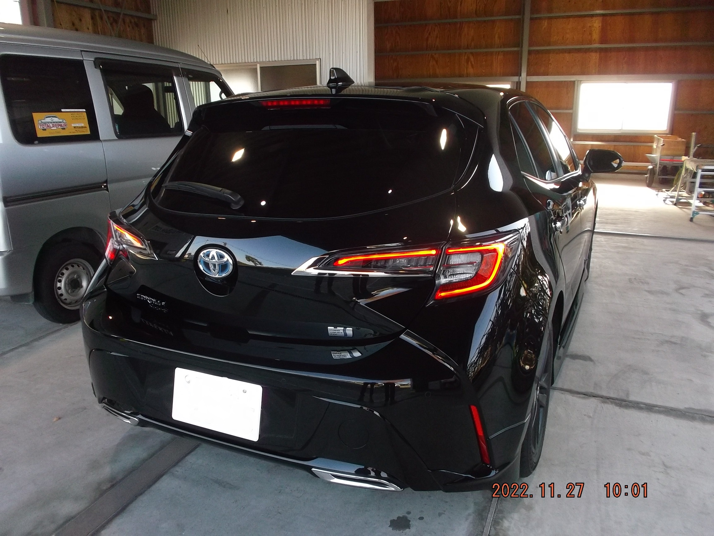 トヨタ カローラスポーツHybrid 黒メタ ガラスコーティング施行